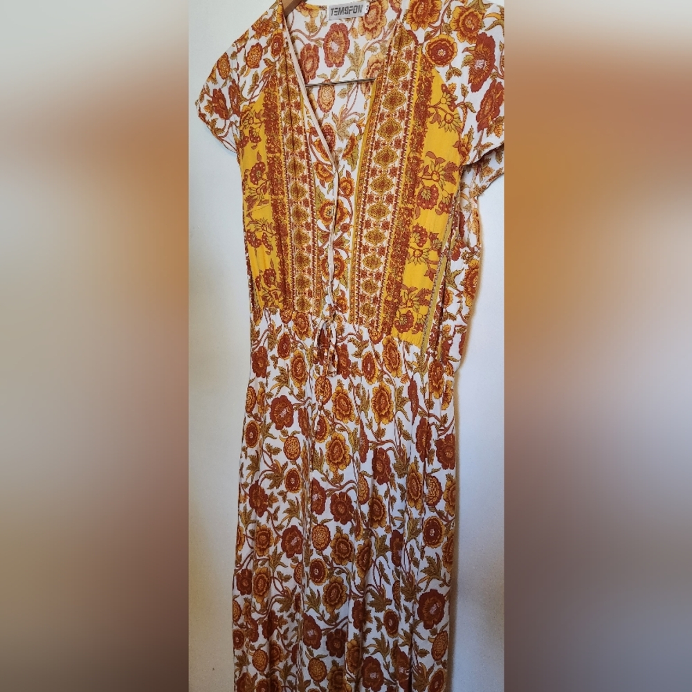 Floral Dress in Orange and Cream - Picture 3 of 5